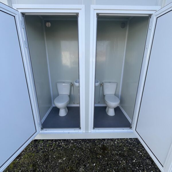 Módulo Sanitario Doble WC – Hombre y Mujer